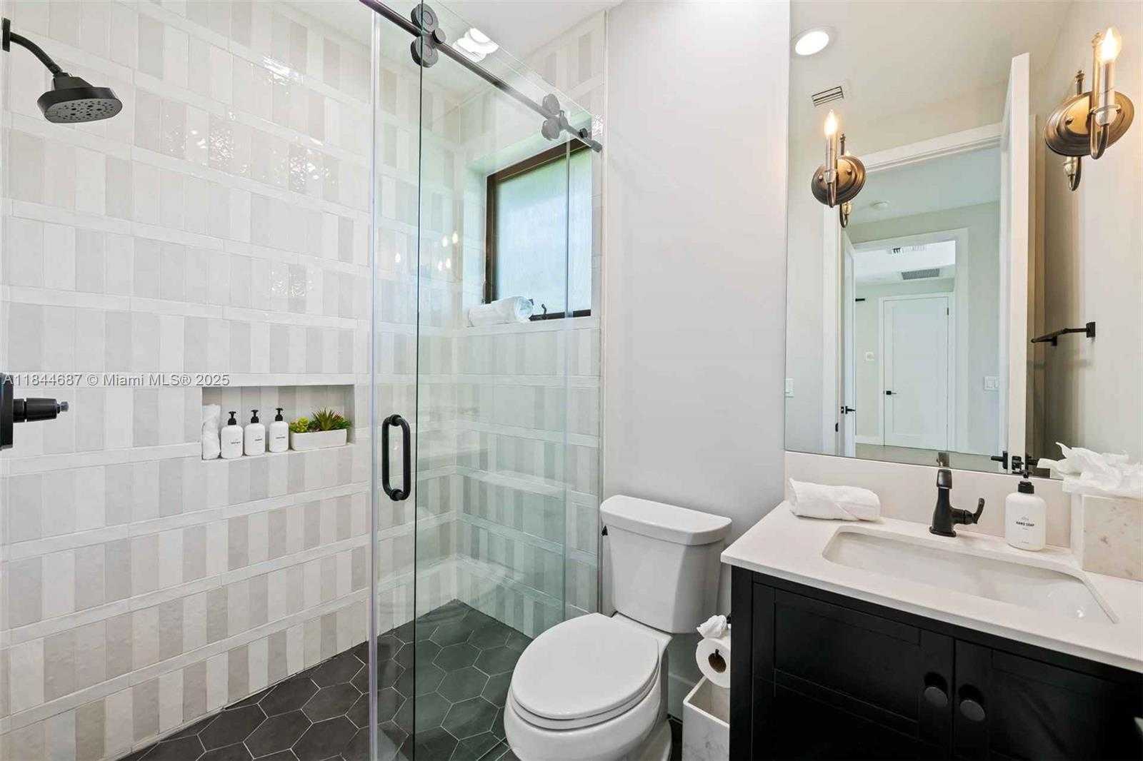 Small Image of 3400 NORTH EAST 25TH ST, Fort Lauderdale Number 27