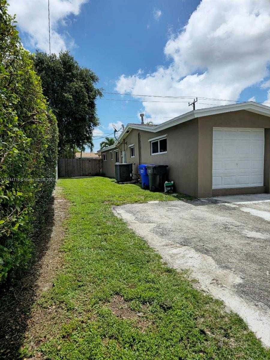 Small Image of 3331 NORTH 66TH AVE, Hollywood Number 24