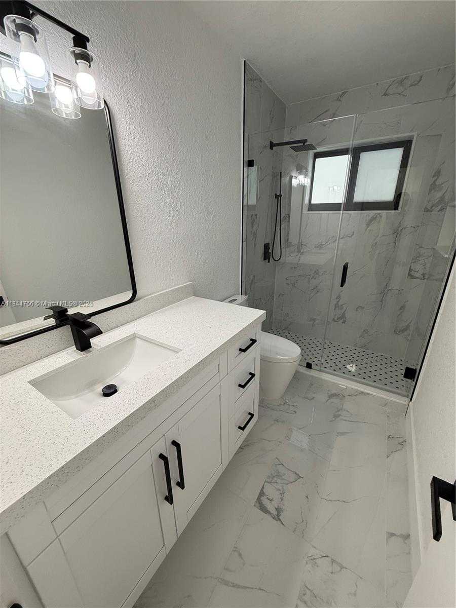 Small Image of 12905 NORTH MIAMI AVE, North Miami Number 15