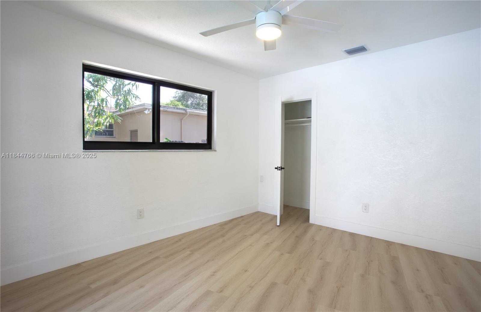Small Image of 12905 NORTH MIAMI AVE, North Miami Number 18