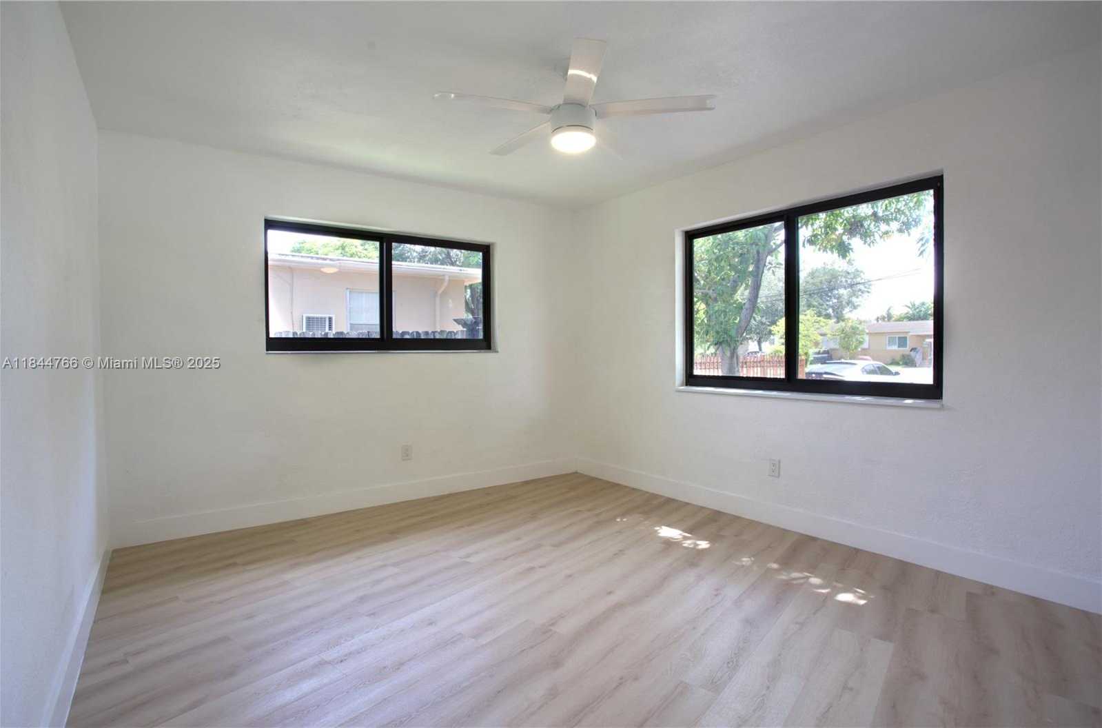 Small Image of 12905 NORTH MIAMI AVE, North Miami Number 19
