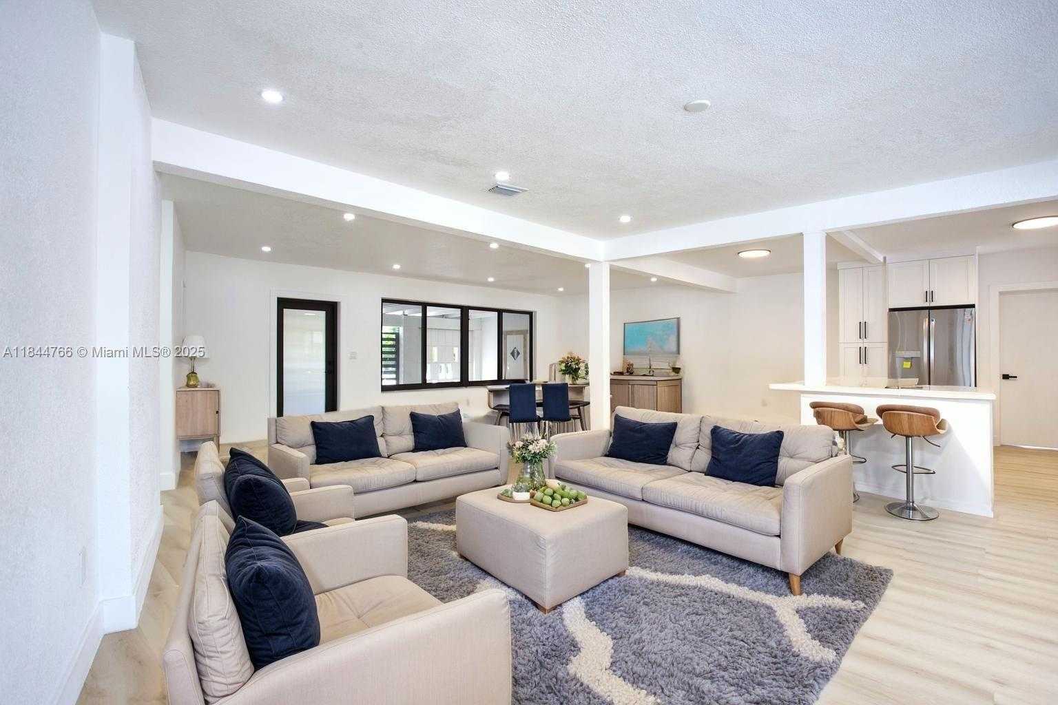 Small Image of 12905 NORTH MIAMI AVE, North Miami Number 2