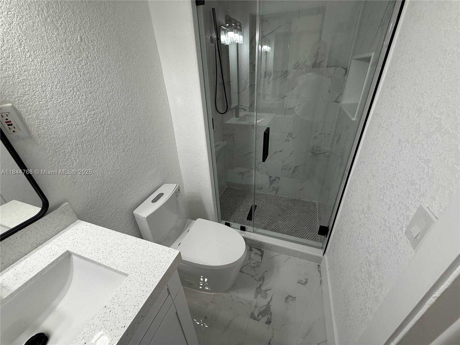 Small Image of 12905 NORTH MIAMI AVE, North Miami Number 21