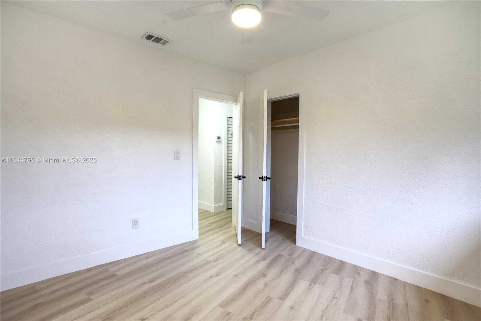 Small Image of 12905 NORTH MIAMI AVE, North Miami Number 22