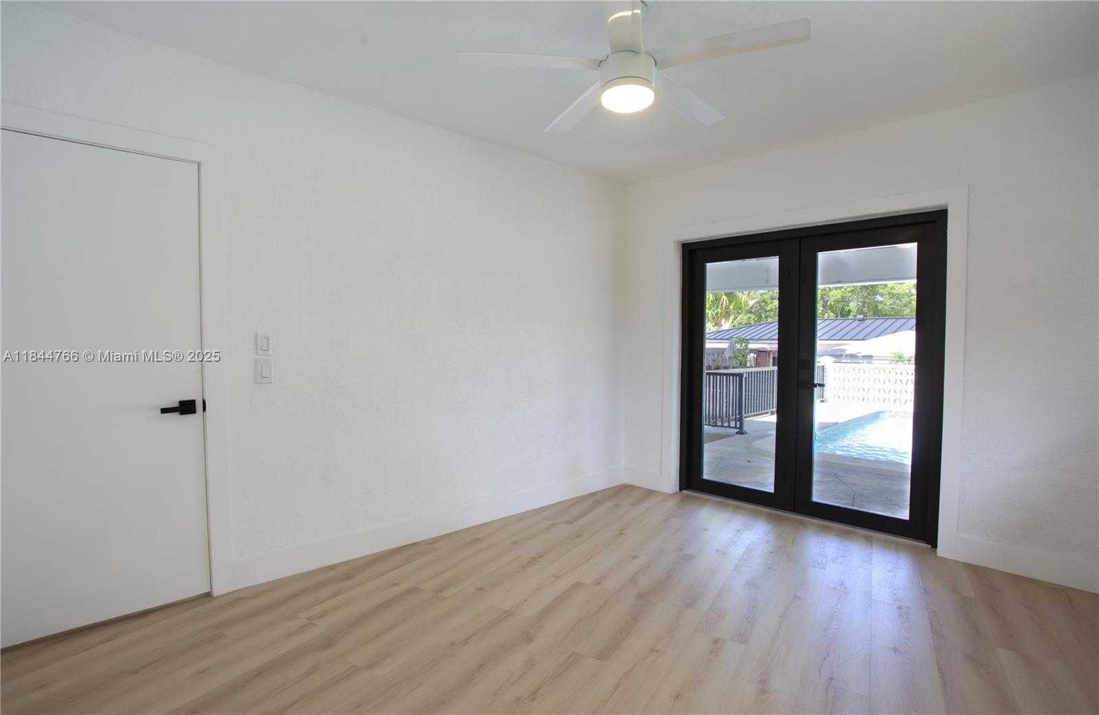 Small Image of 12905 NORTH MIAMI AVE, North Miami Number 26