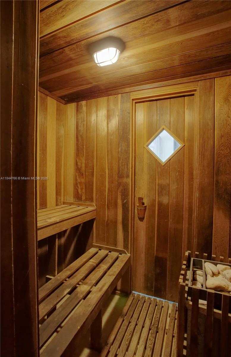 Small Image of 12905 NORTH MIAMI AVE, North Miami Number 32