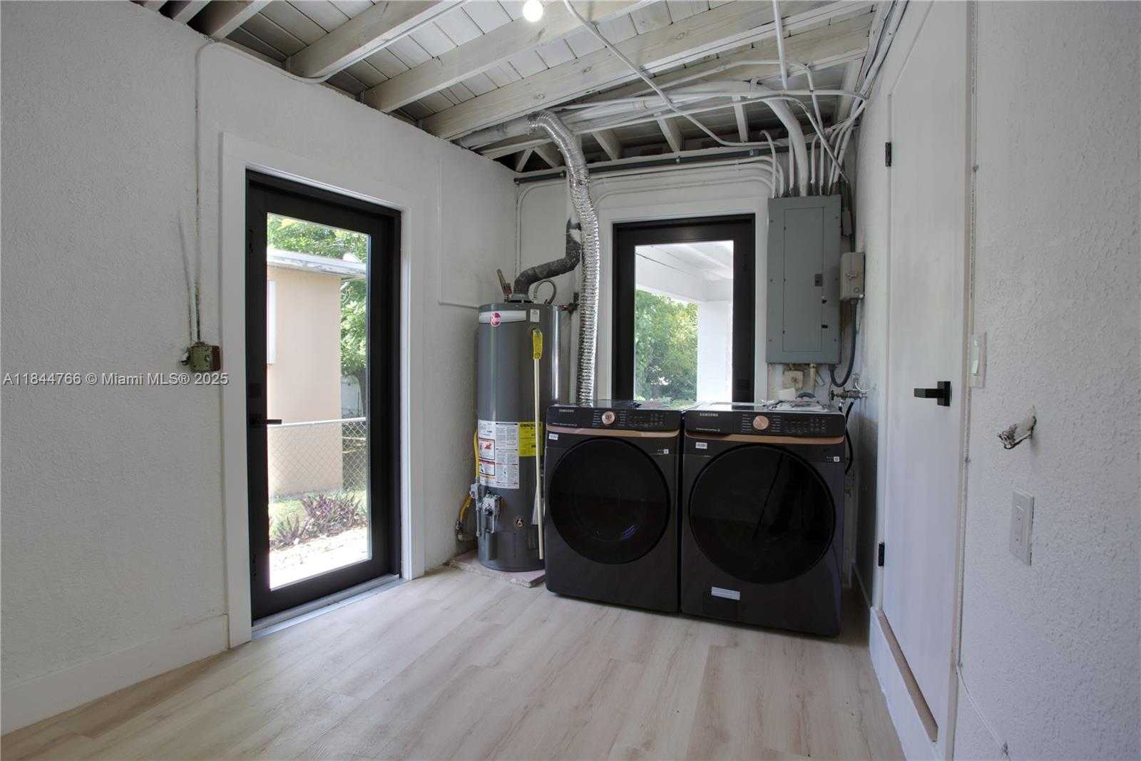 Small Image of 12905 NORTH MIAMI AVE, North Miami Number 33