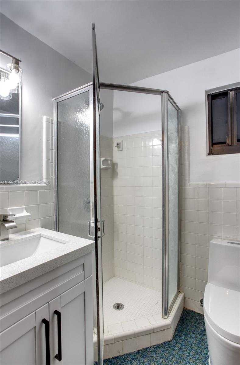 Small Image of 12905 NORTH MIAMI AVE, North Miami Number 35