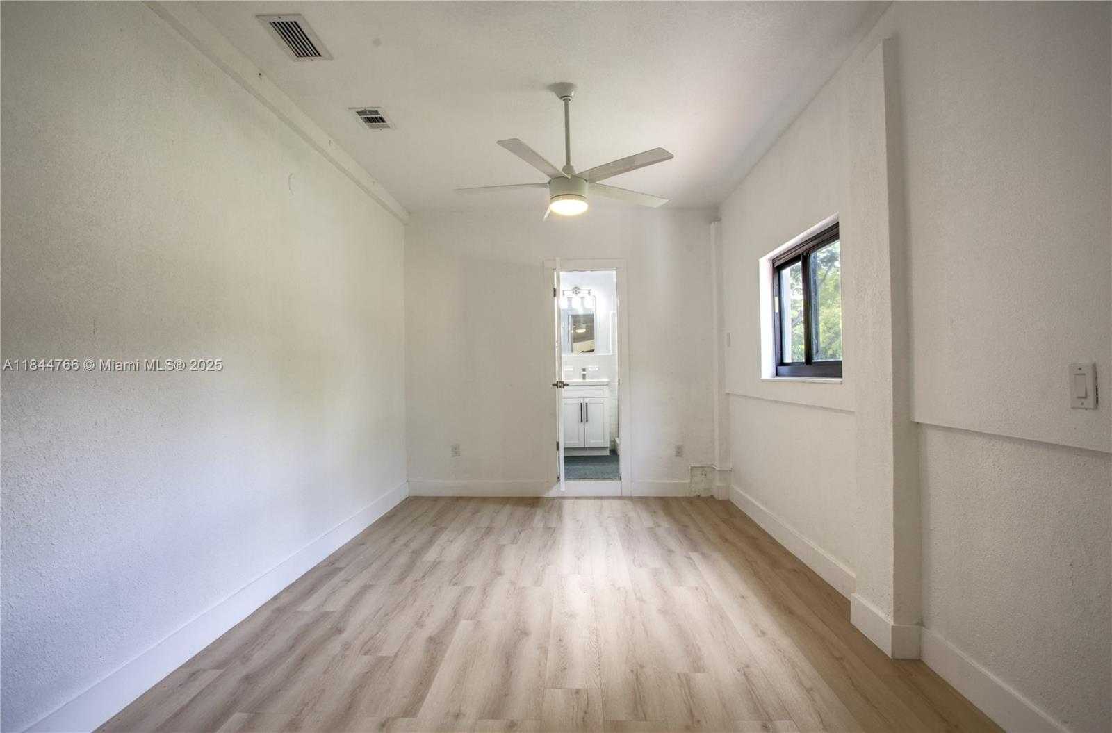 Small Image of 12905 NORTH MIAMI AVE, North Miami Number 37