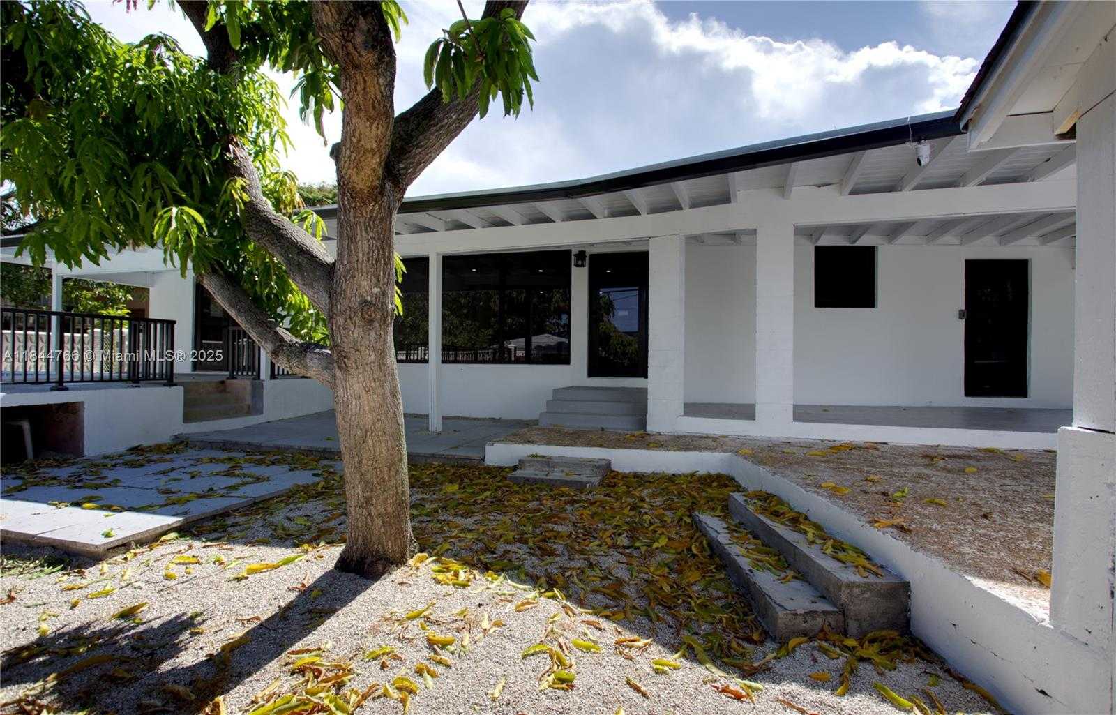 Small Image of 12905 NORTH MIAMI AVE, North Miami Number 38