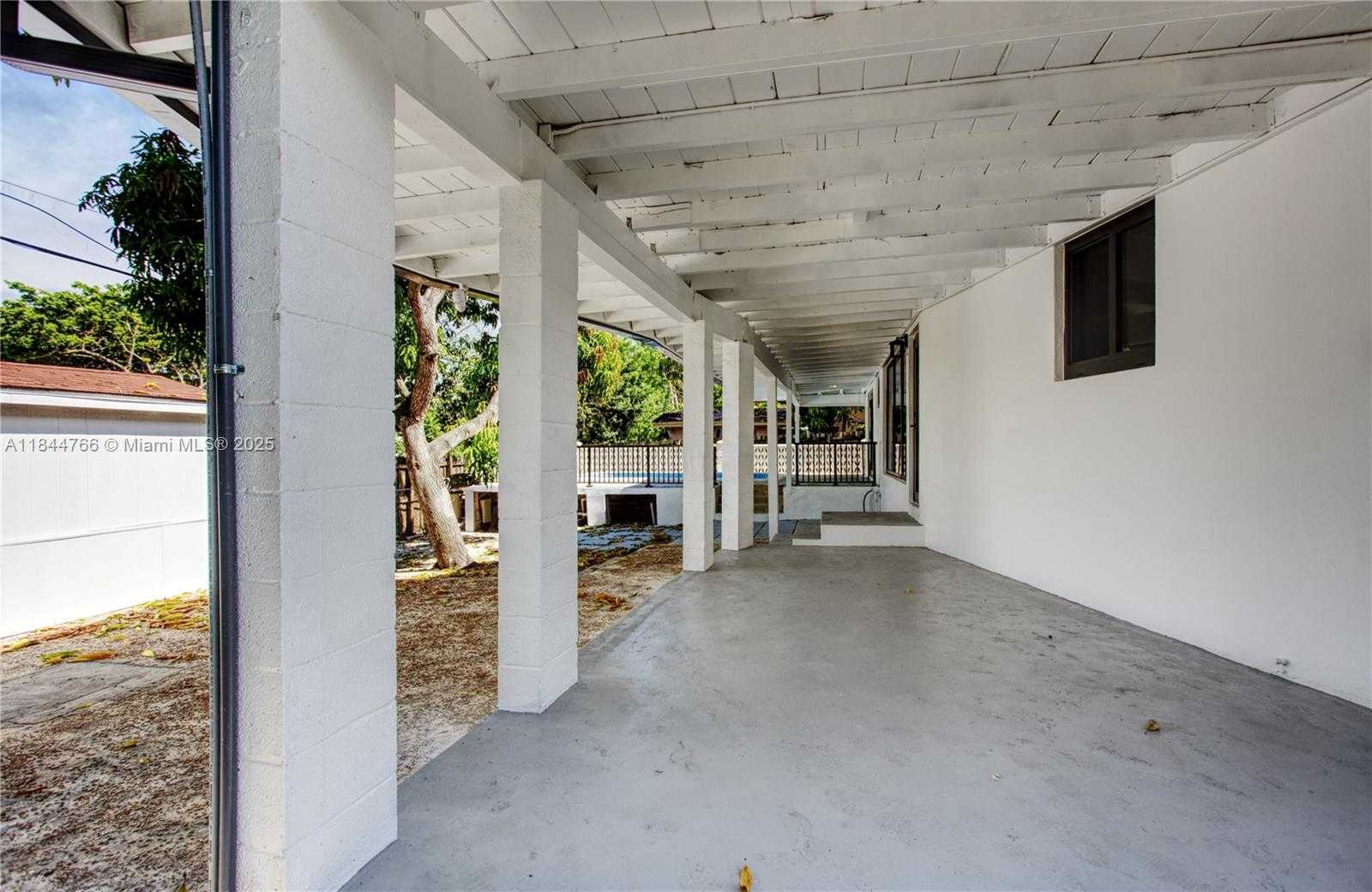 Small Image of 12905 NORTH MIAMI AVE, North Miami Number 41