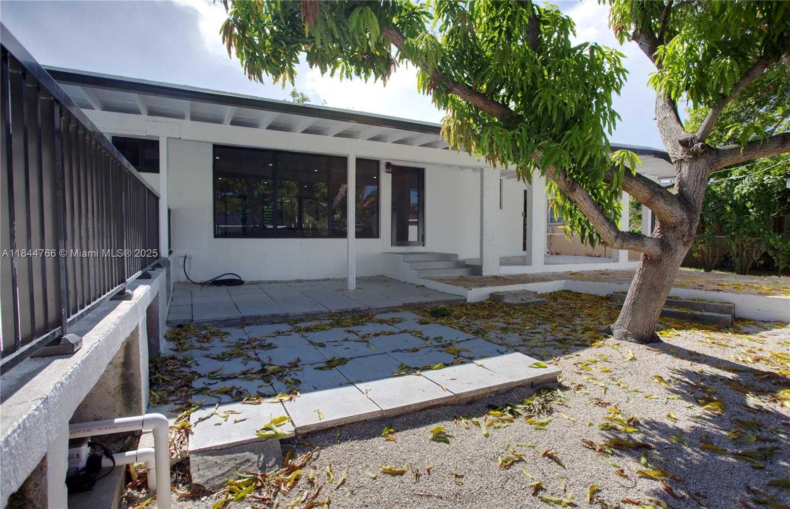 Small Image of 12905 NORTH MIAMI AVE, North Miami Number 43