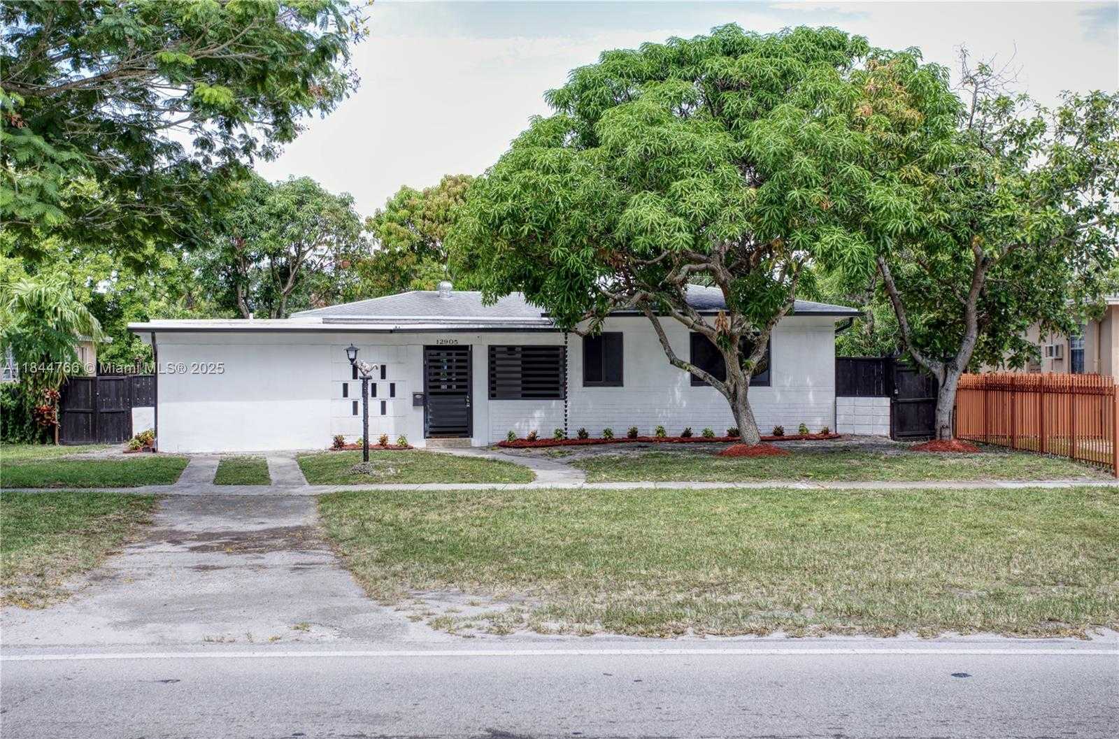 Small Image of 12905 NORTH MIAMI AVE, North Miami Number 46