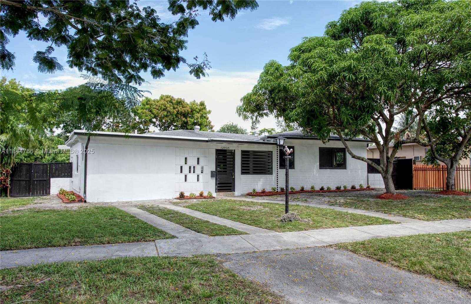 Small Image of 12905 NORTH MIAMI AVE, North Miami Number 47