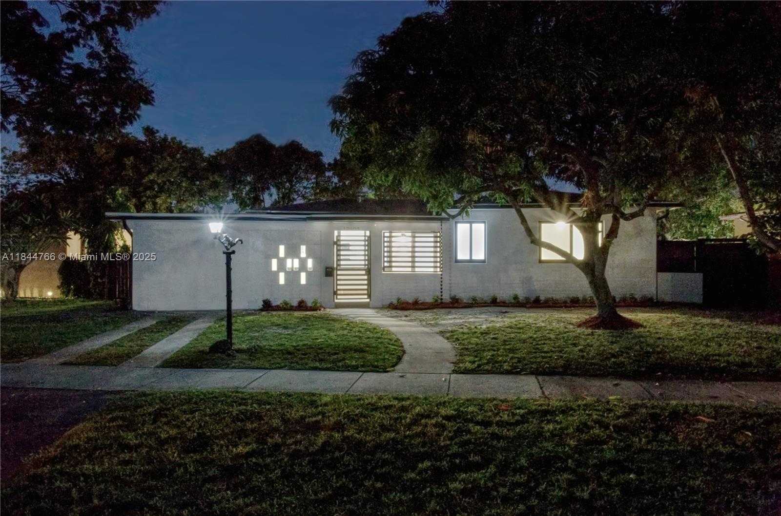 Small Image of 12905 NORTH MIAMI AVE, North Miami Number 61