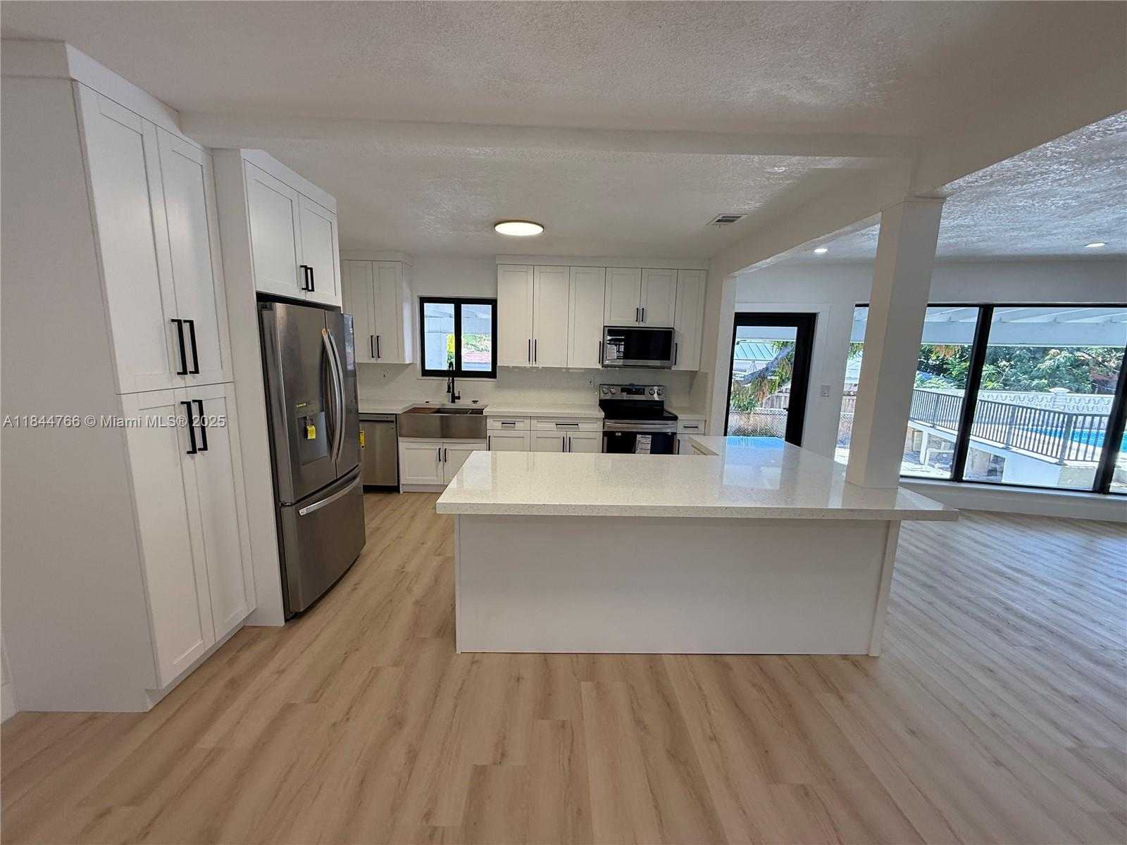 Small Image of 12905 NORTH MIAMI AVE, North Miami Number 7