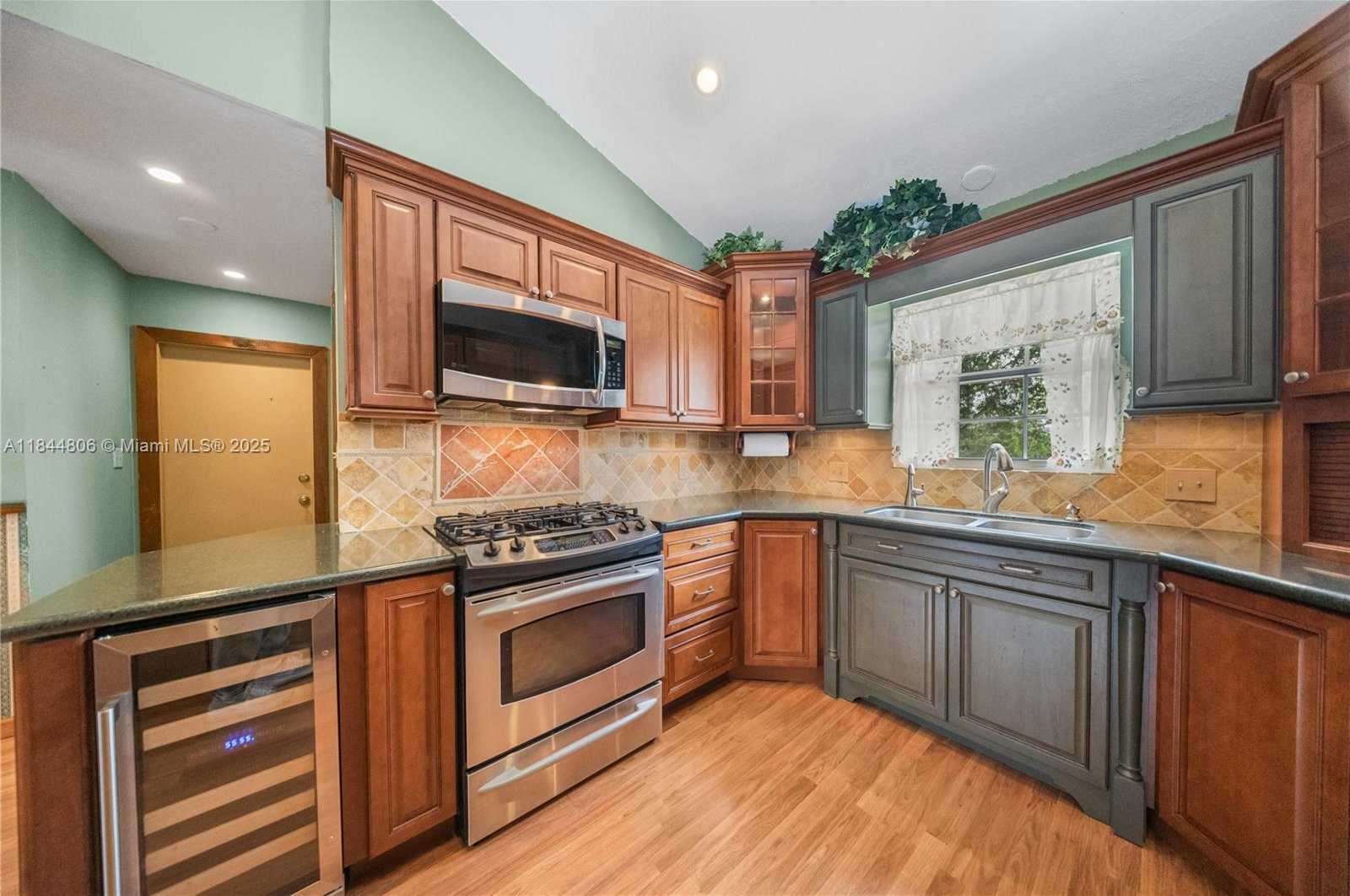 Small Image of 14801 SOUTH WEST 31ST CT, Davie Number 11