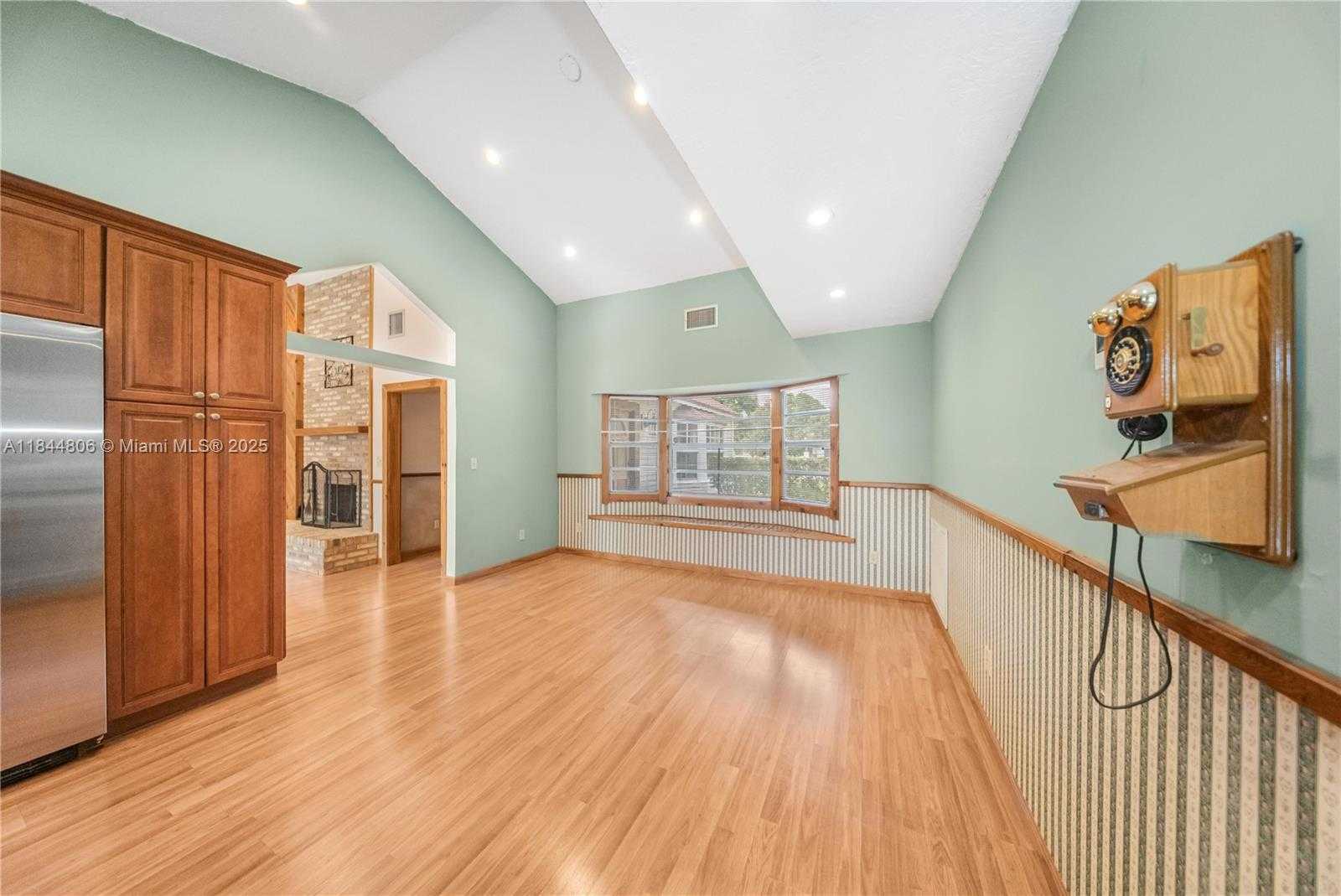 Small Image of 14801 SOUTH WEST 31ST CT, Davie Number 13