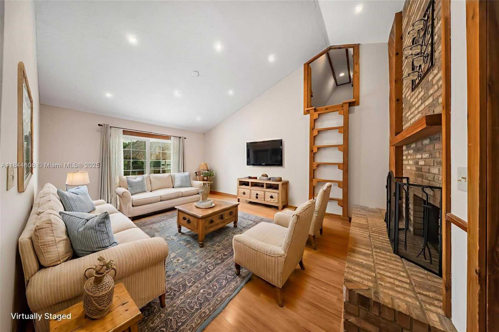 Small Image of 14801 SOUTH WEST 31ST CT, Davie Number 15