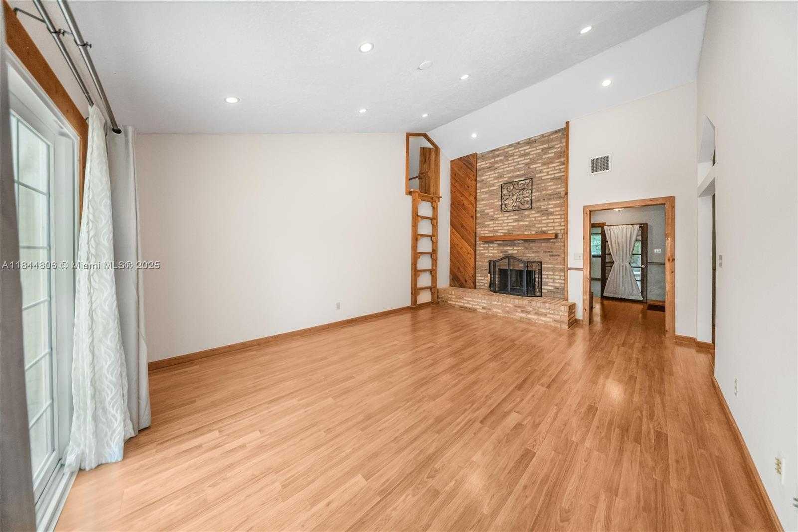 Small Image of 14801 SOUTH WEST 31ST CT, Davie Number 16