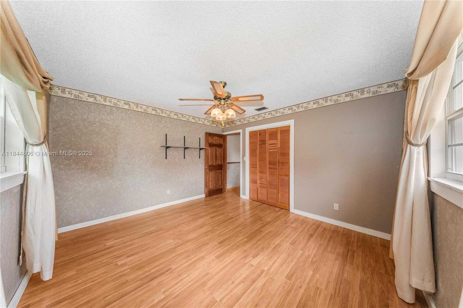 Small Image of 14801 SOUTH WEST 31ST CT, Davie Number 23