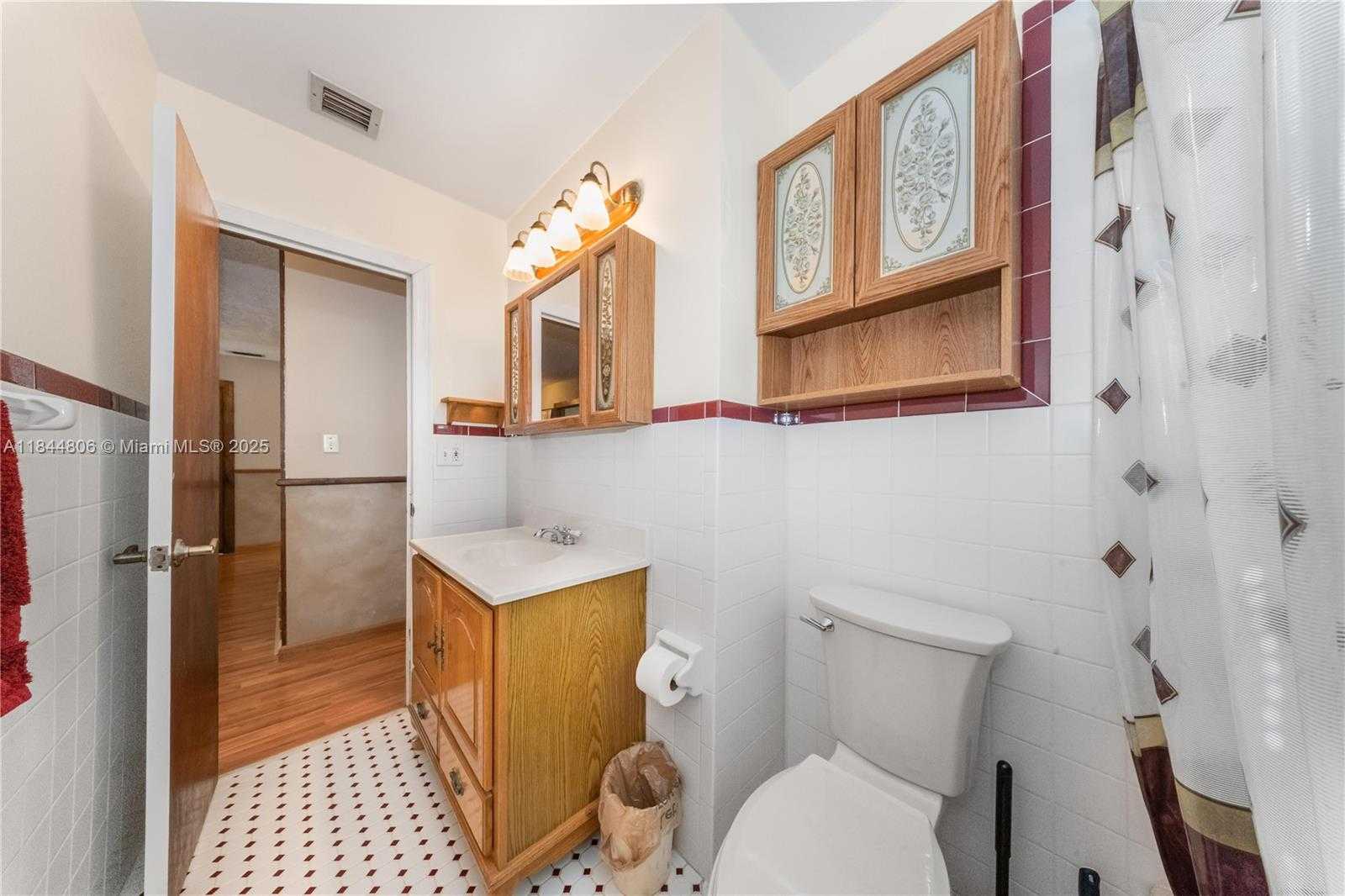 Small Image of 14801 SOUTH WEST 31ST CT, Davie Number 27