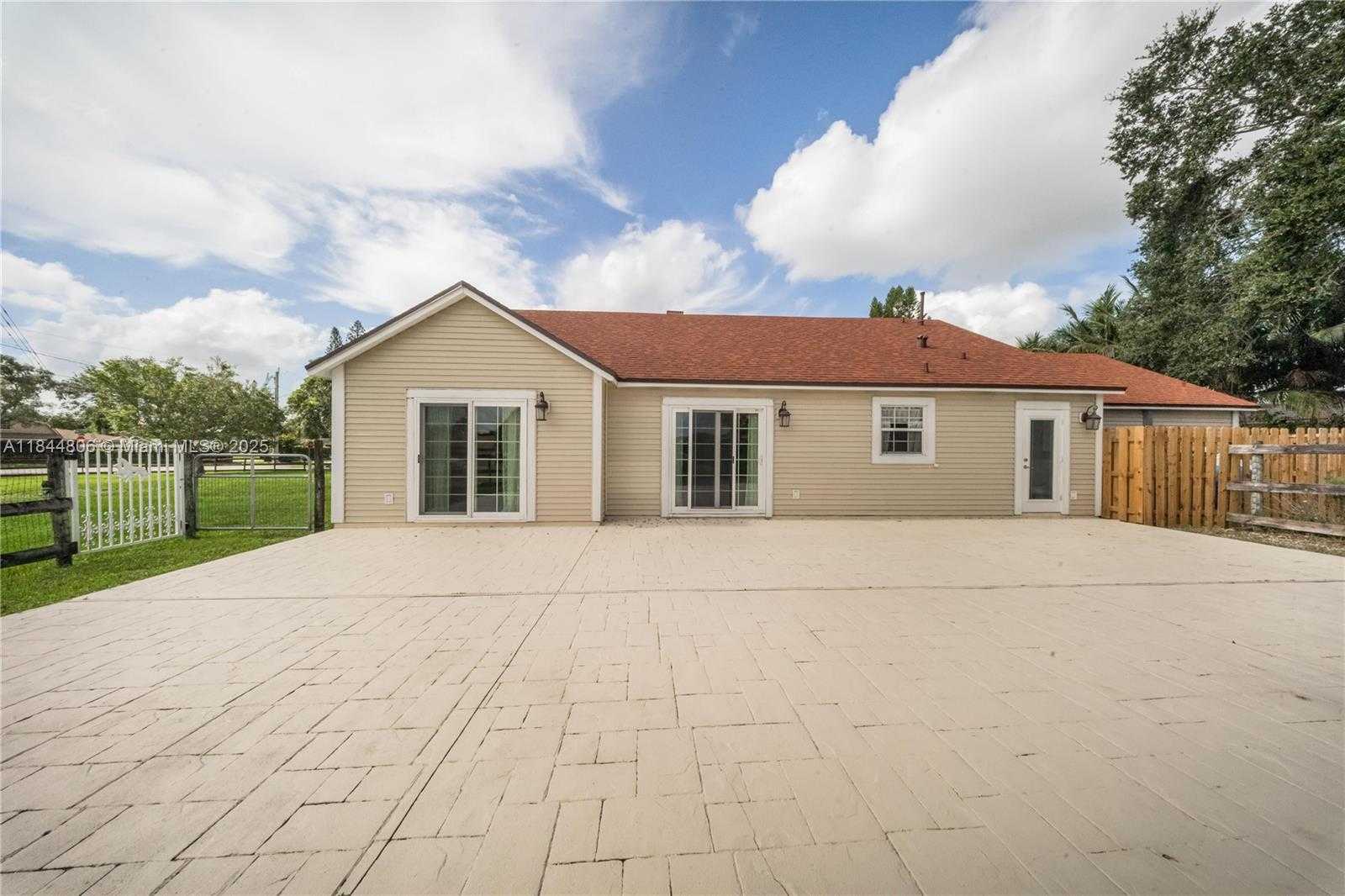 Small Image of 14801 SOUTH WEST 31ST CT, Davie Number 29