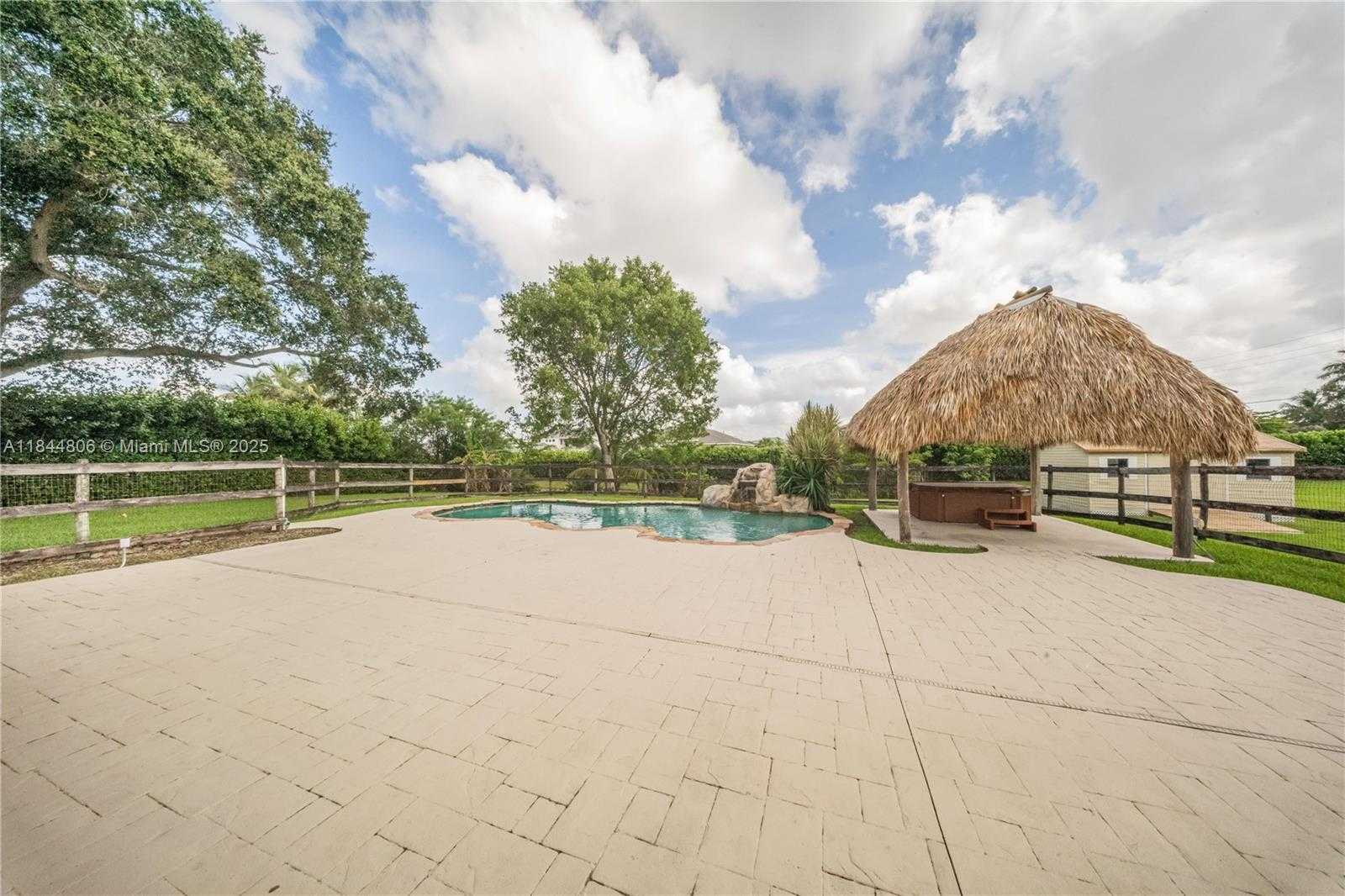 Small Image of 14801 SOUTH WEST 31ST CT, Davie Number 32