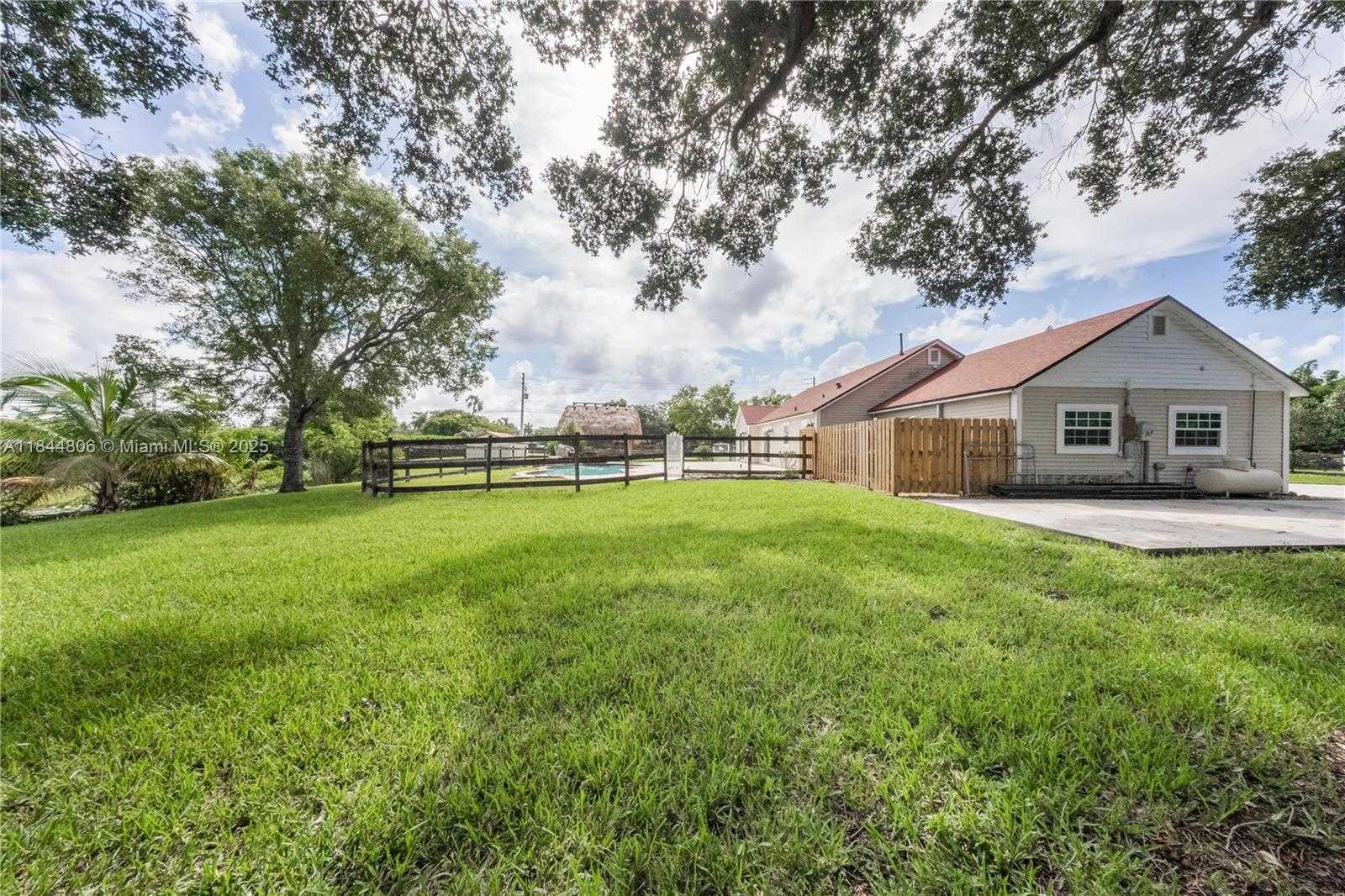 Small Image of 14801 SOUTH WEST 31ST CT, Davie Number 36