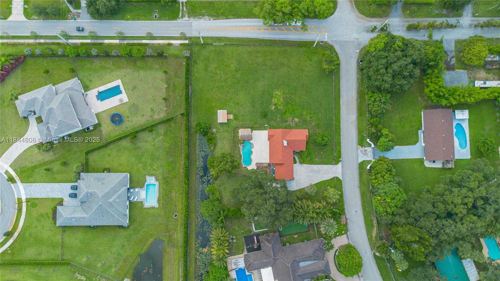 Small Image of 14801 SOUTH WEST 31ST CT, Davie Number 38