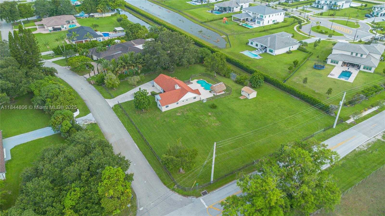 Small Image of 14801 SOUTH WEST 31ST CT, Davie Number 4