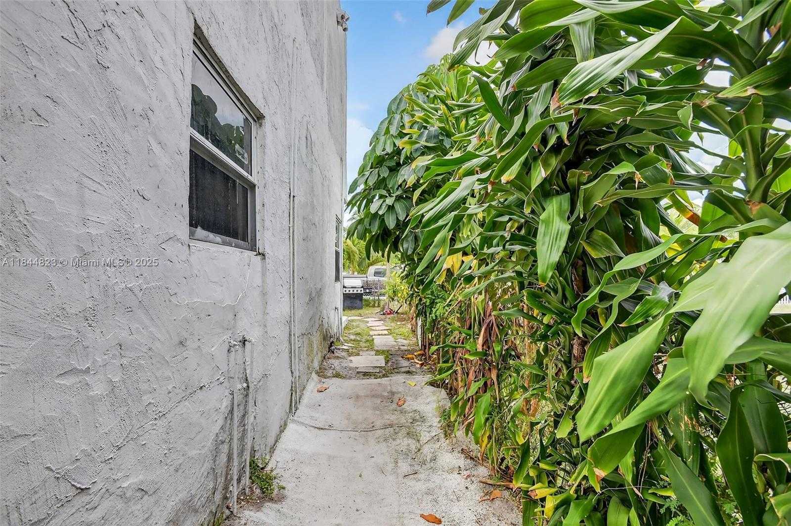 Small Image of 435 AVENIDA ALEGRE, West Palm Beach Number 4