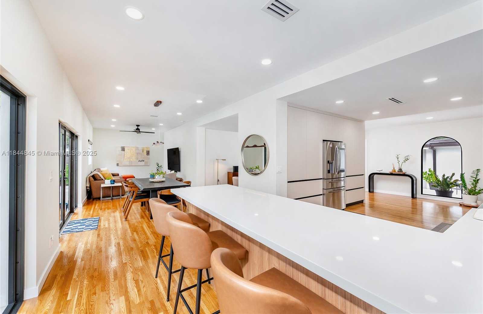 Small Image of 117 SOUTH ROYAL POINCIANA BLVD, Miami Springs Number 11