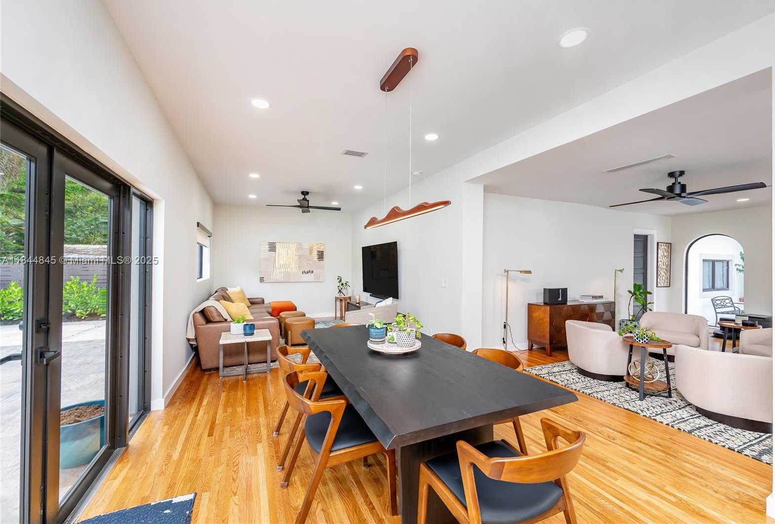 Small Image of 117 SOUTH ROYAL POINCIANA BLVD, Miami Springs Number 12