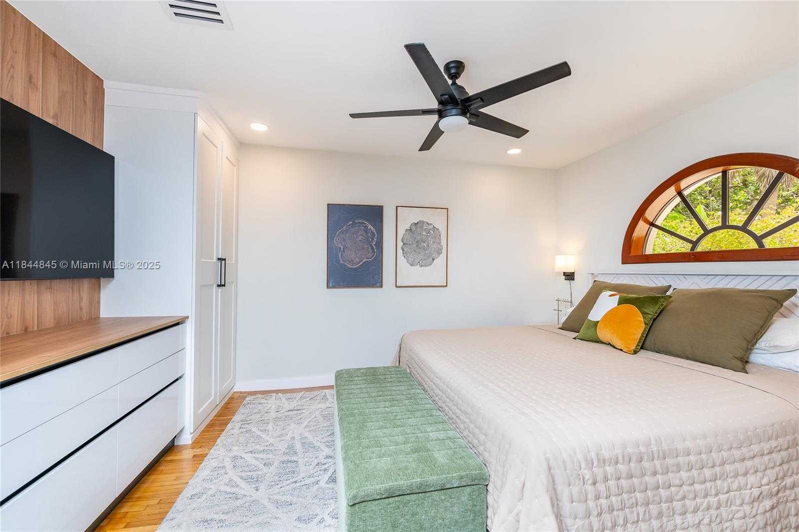 Small Image of 117 SOUTH ROYAL POINCIANA BLVD, Miami Springs Number 17