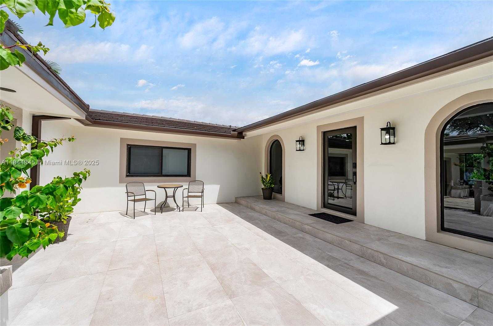 Small Image of 117 SOUTH ROYAL POINCIANA BLVD, Miami Springs Number 2