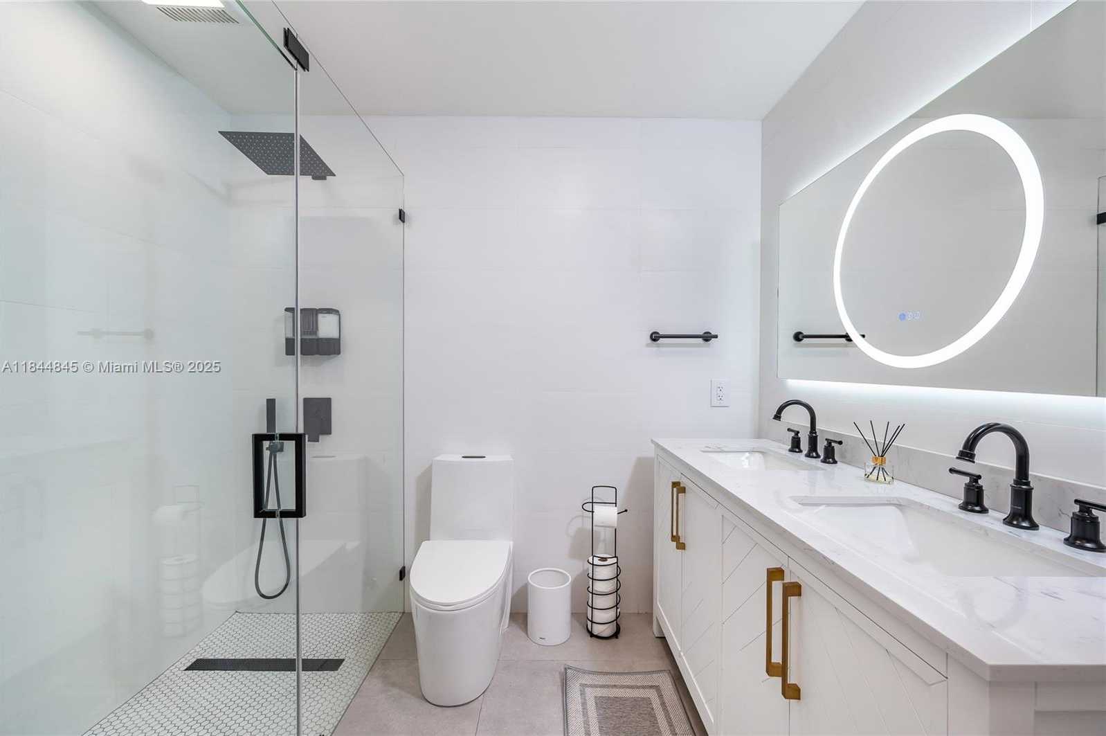 Small Image of 117 SOUTH ROYAL POINCIANA BLVD, Miami Springs Number 25