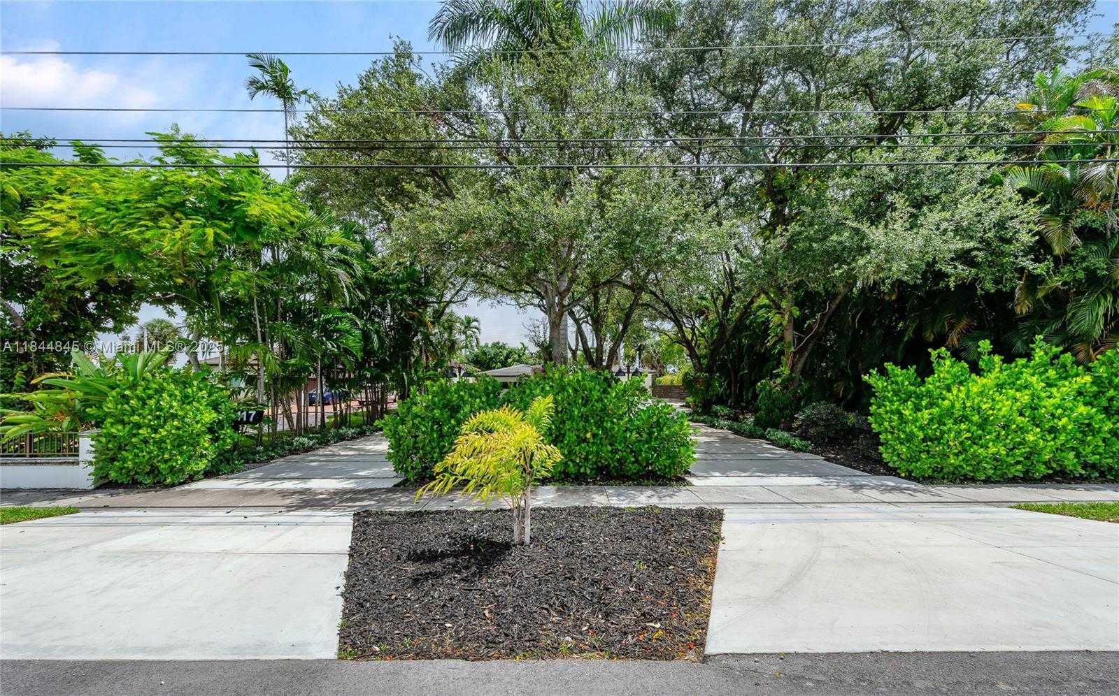 Small Image of 117 SOUTH ROYAL POINCIANA BLVD, Miami Springs Number 33