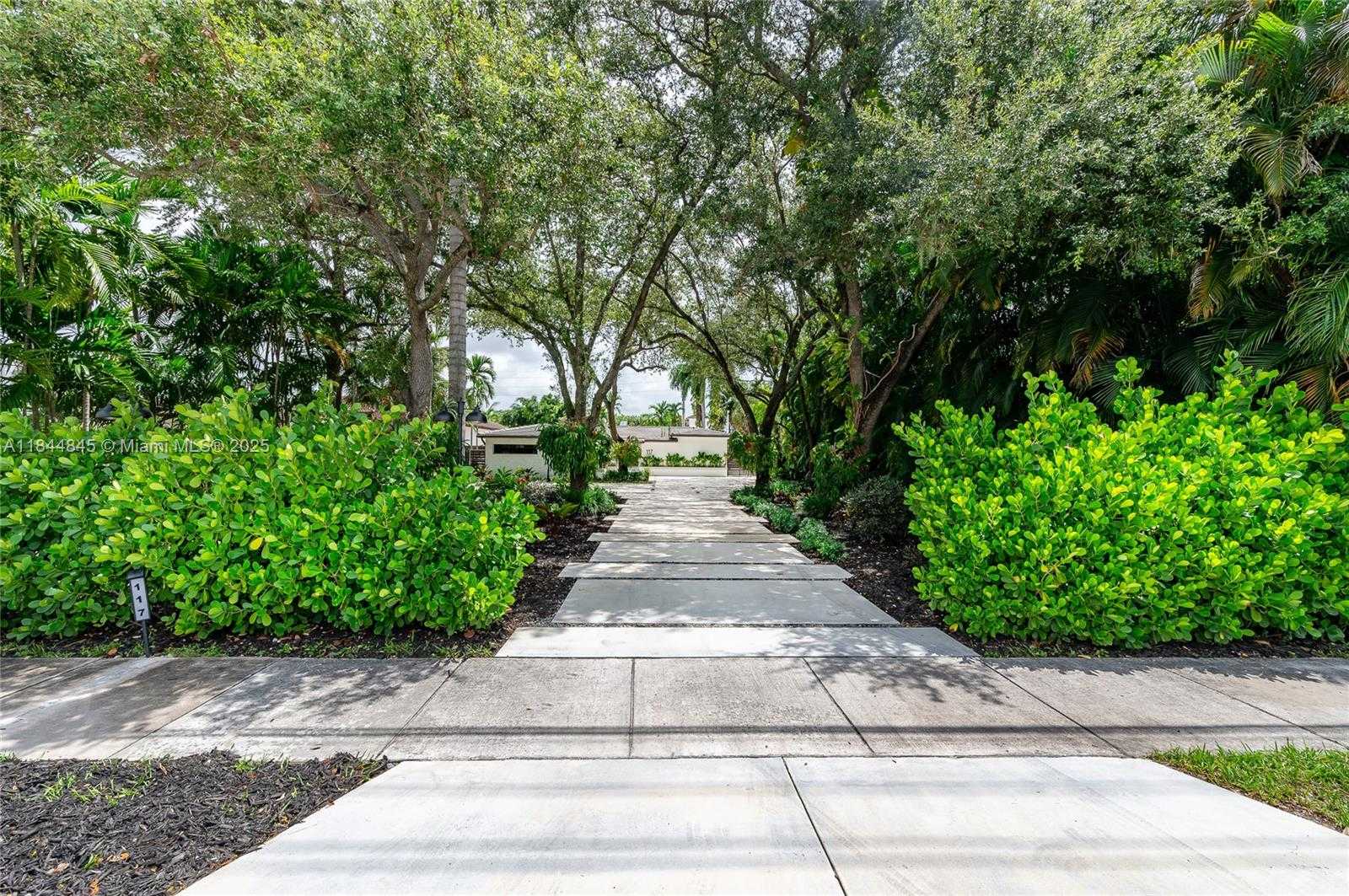 Small Image of 117 SOUTH ROYAL POINCIANA BLVD, Miami Springs Number 34