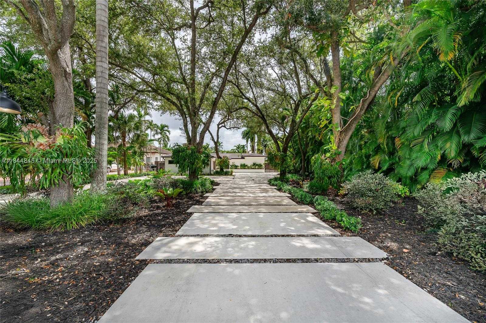 Small Image of 117 SOUTH ROYAL POINCIANA BLVD, Miami Springs Number 35