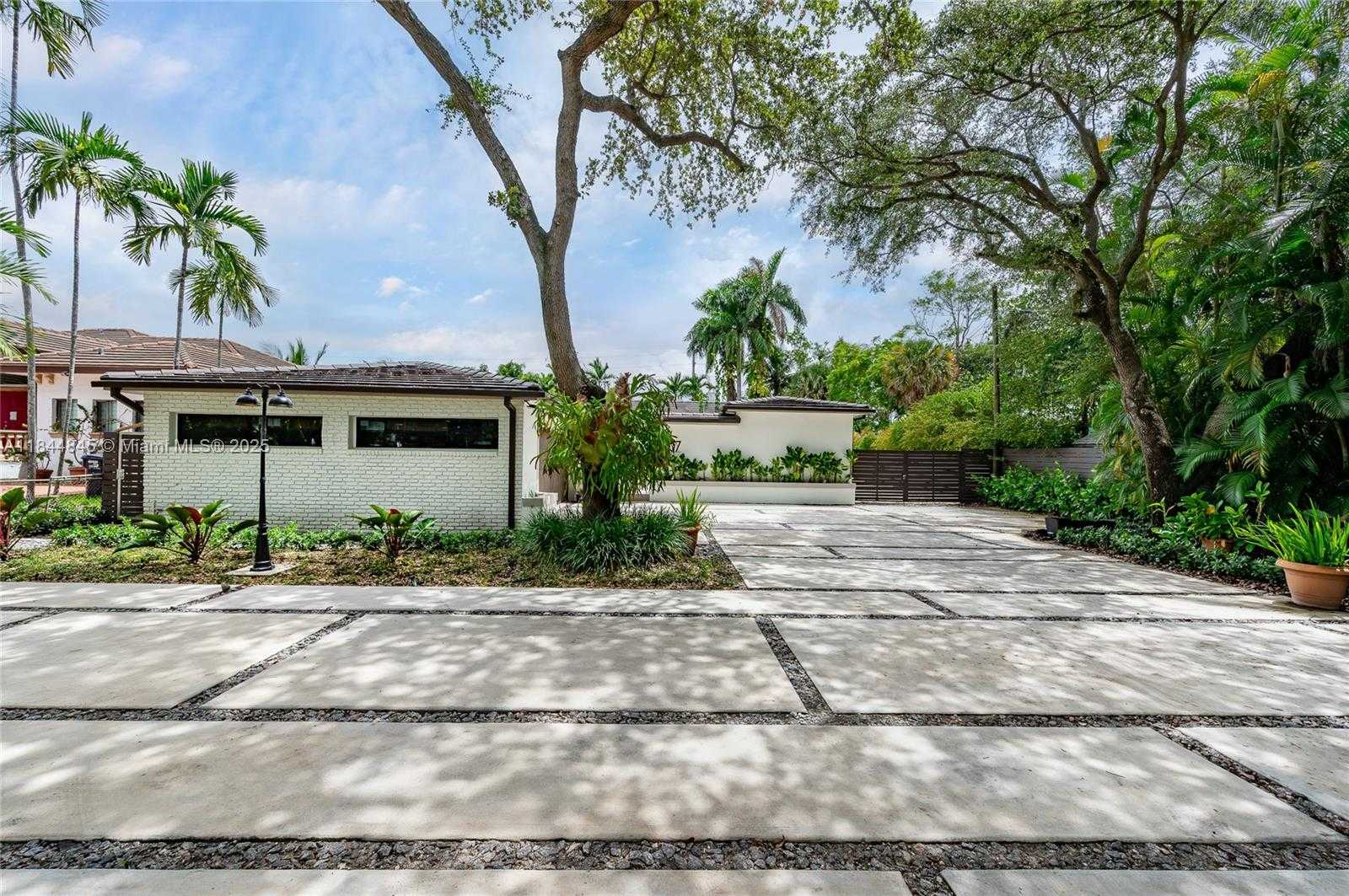 Small Image of 117 SOUTH ROYAL POINCIANA BLVD, Miami Springs Number 36