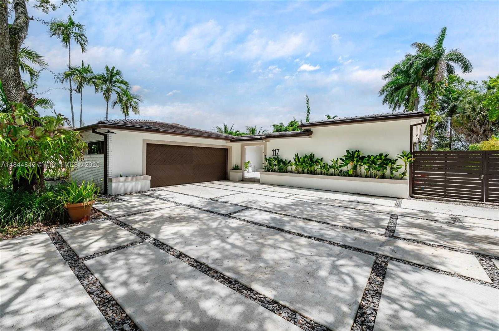 Small Image of 117 SOUTH ROYAL POINCIANA BLVD, Miami Springs Number 38