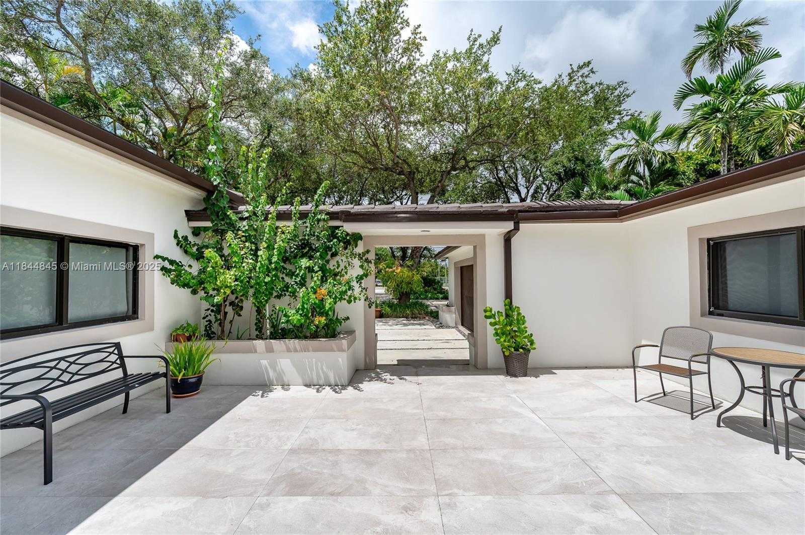 Small Image of 117 SOUTH ROYAL POINCIANA BLVD, Miami Springs Number 39