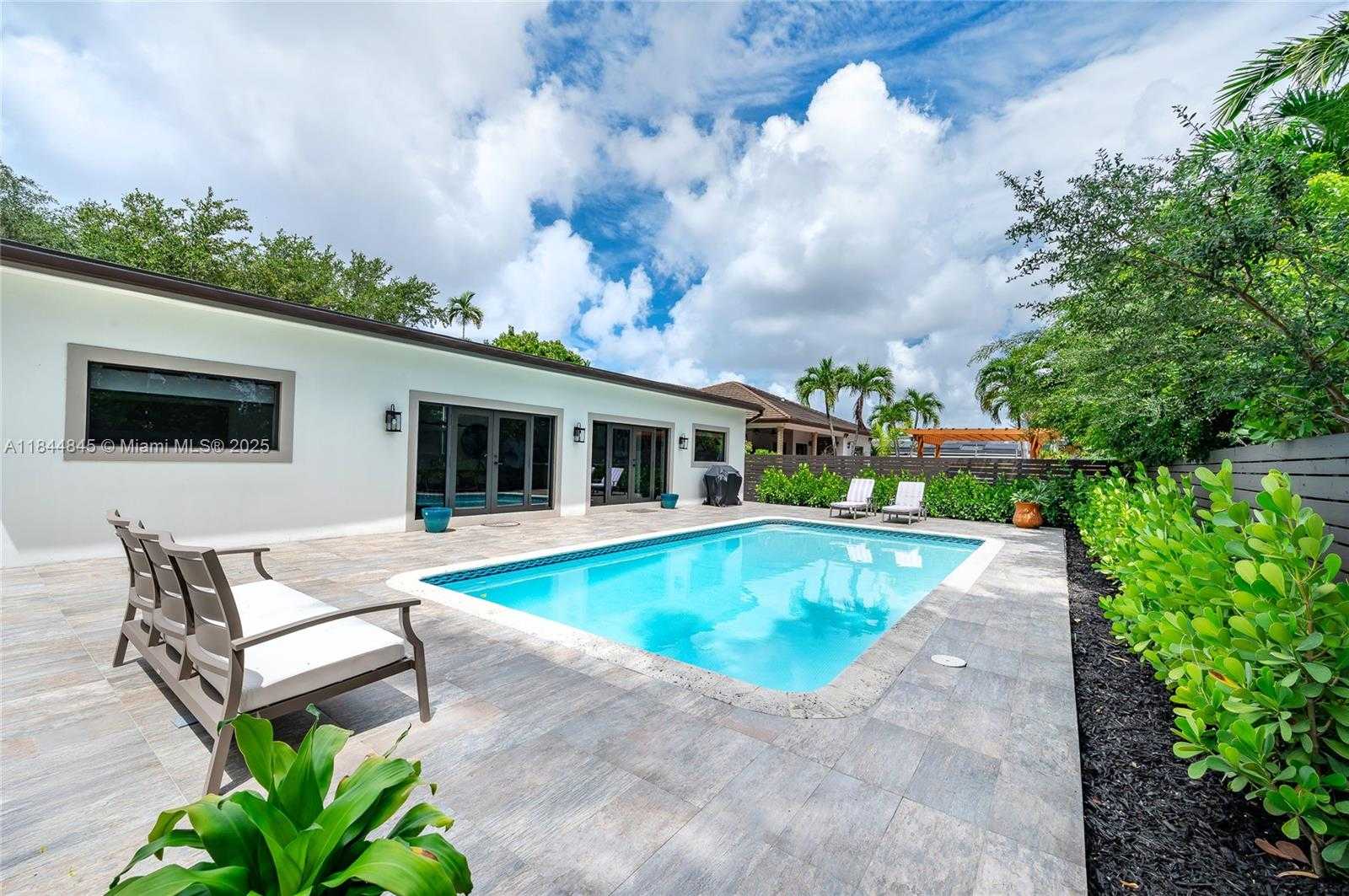 Small Image of 117 SOUTH ROYAL POINCIANA BLVD, Miami Springs Number 41