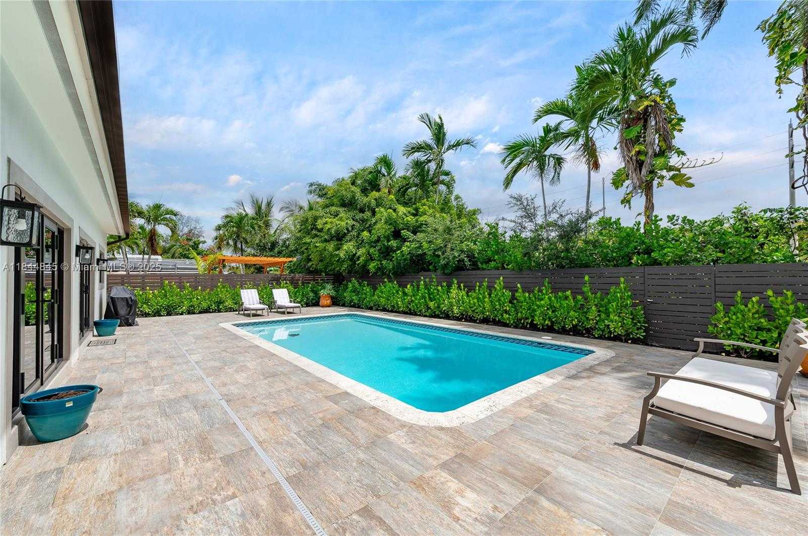 Small Image of 117 SOUTH ROYAL POINCIANA BLVD, Miami Springs Number 42