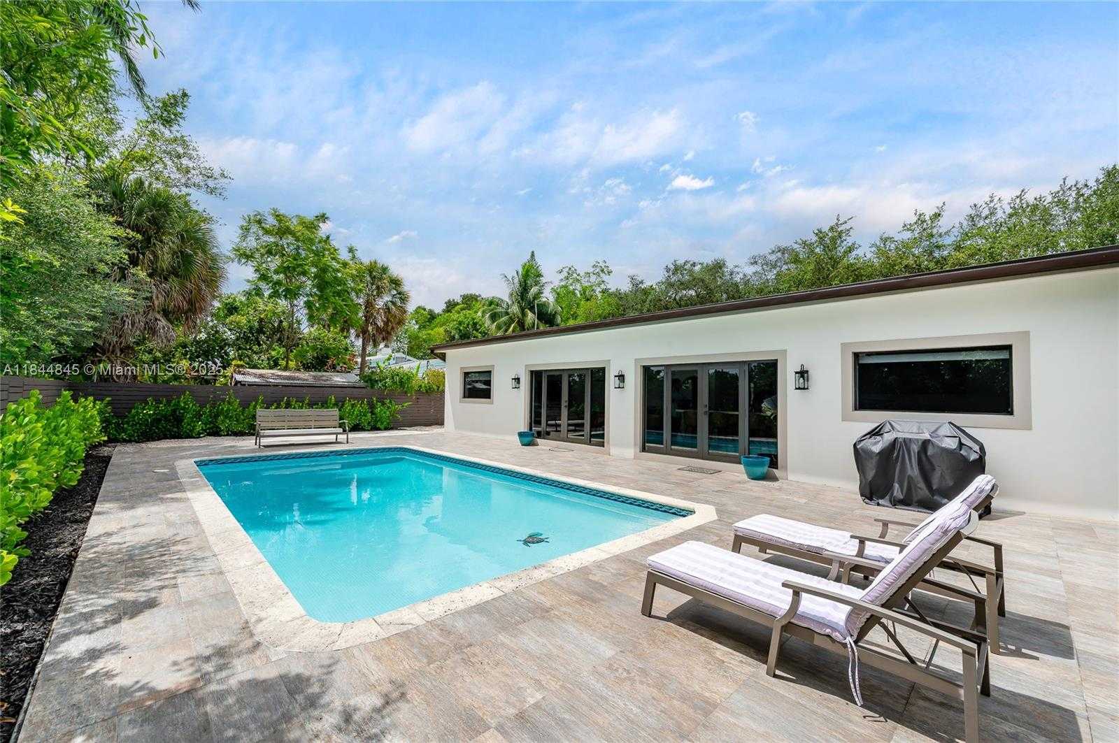 Small Image of 117 SOUTH ROYAL POINCIANA BLVD, Miami Springs Number 43