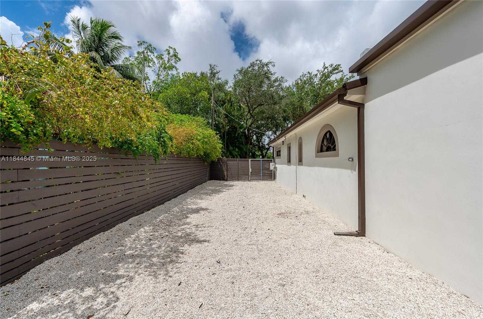 Small Image of 117 SOUTH ROYAL POINCIANA BLVD, Miami Springs Number 46
