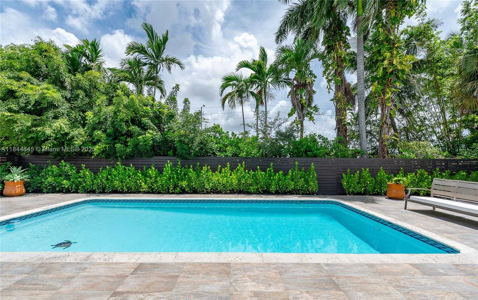 Small Image of 117 SOUTH ROYAL POINCIANA BLVD, Miami Springs Number 47