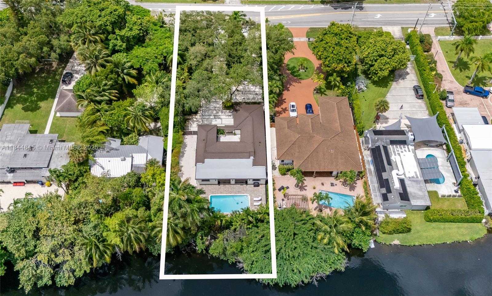 Small Image of 117 SOUTH ROYAL POINCIANA BLVD, Miami Springs Number 52