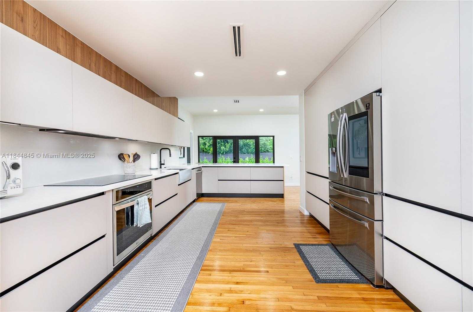 Small Image of 117 SOUTH ROYAL POINCIANA BLVD, Miami Springs Number 6